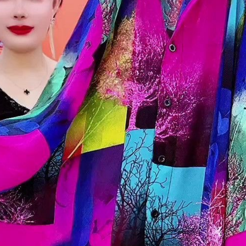 Milla | Dünnes Damenhemd mittleren Alters in mittlerer Länge