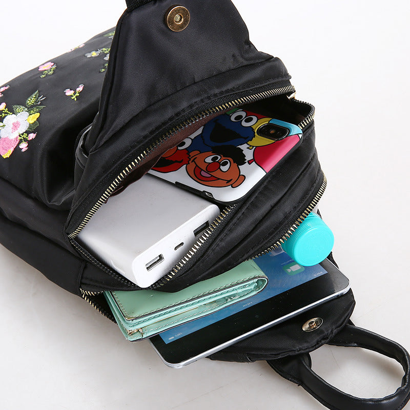 Indira | Multifunktioneller, tragbarer Damenrucksack mit Aufdruck