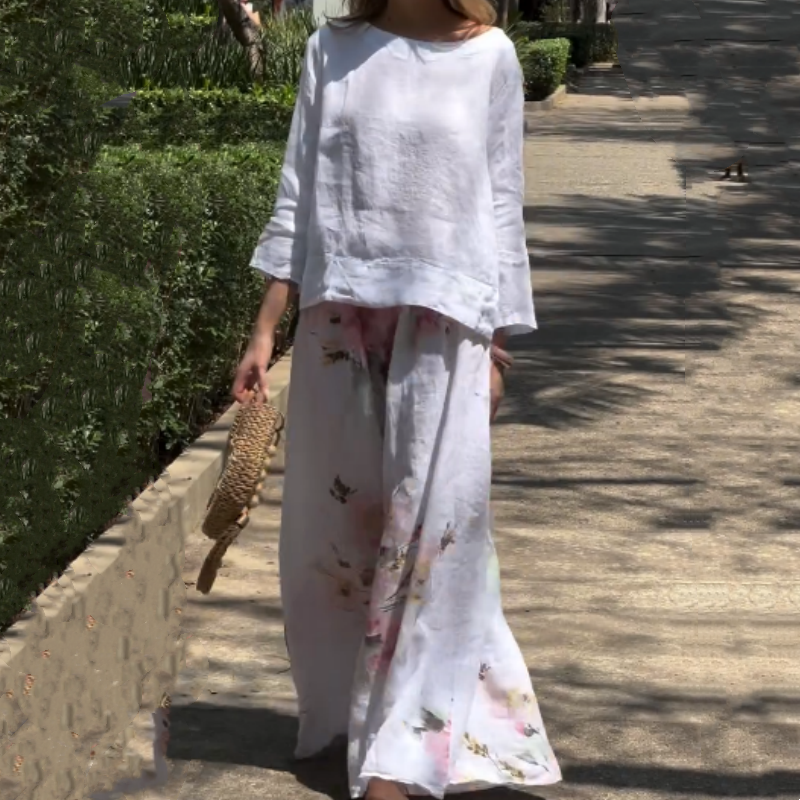 Liora | Zweiteiliges Set mit einfarbigem Oberteil und geblümter Hose