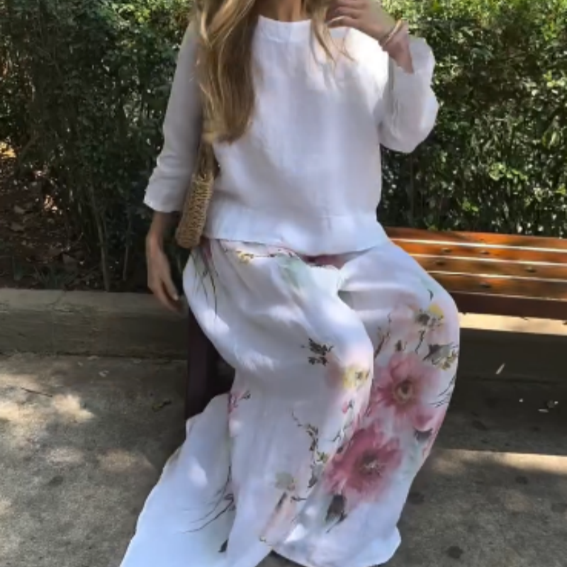 Liora | Zweiteiliges Set mit einfarbigem Oberteil und geblümter Hose