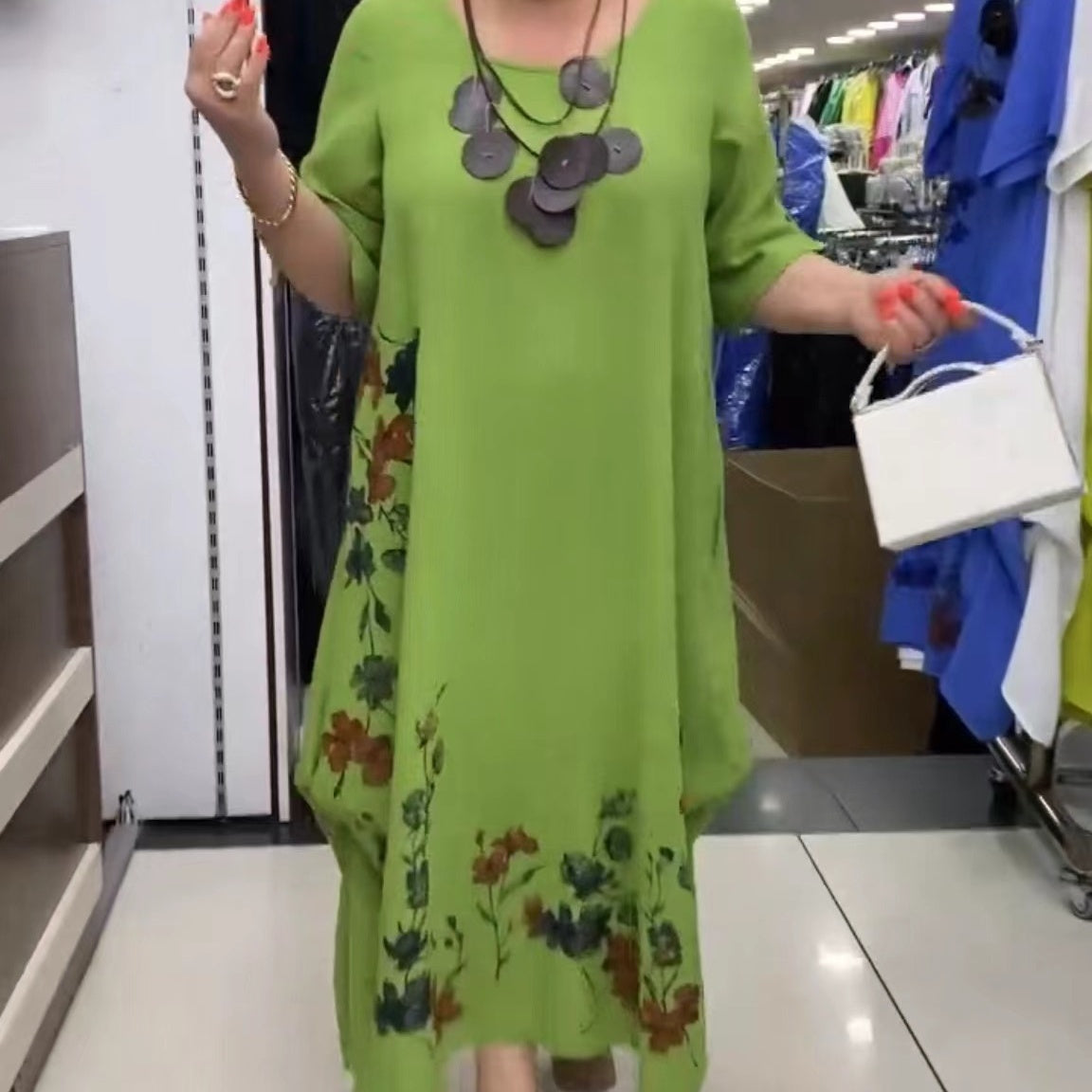 Margot | Damenkleid mit Rundhalsausschnitt und unregelmäßigem Saum