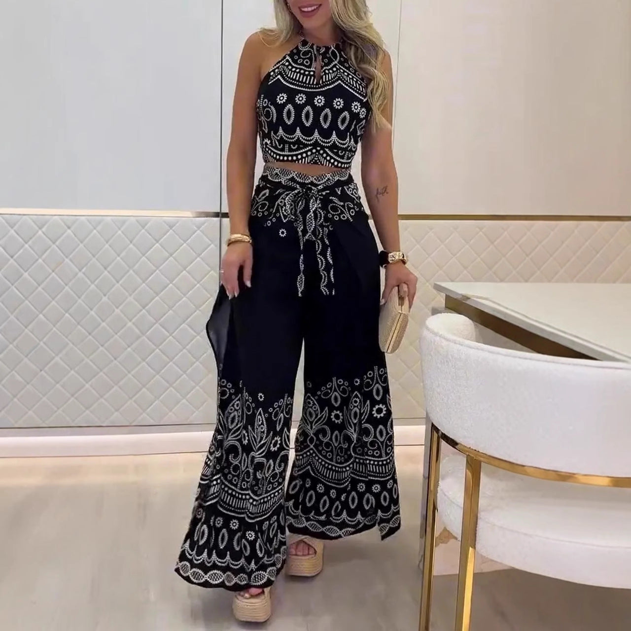 Arely | Damen-Set mit Retro-Muster und ethnischem Neckholder-Oberteil mit ärmellosem