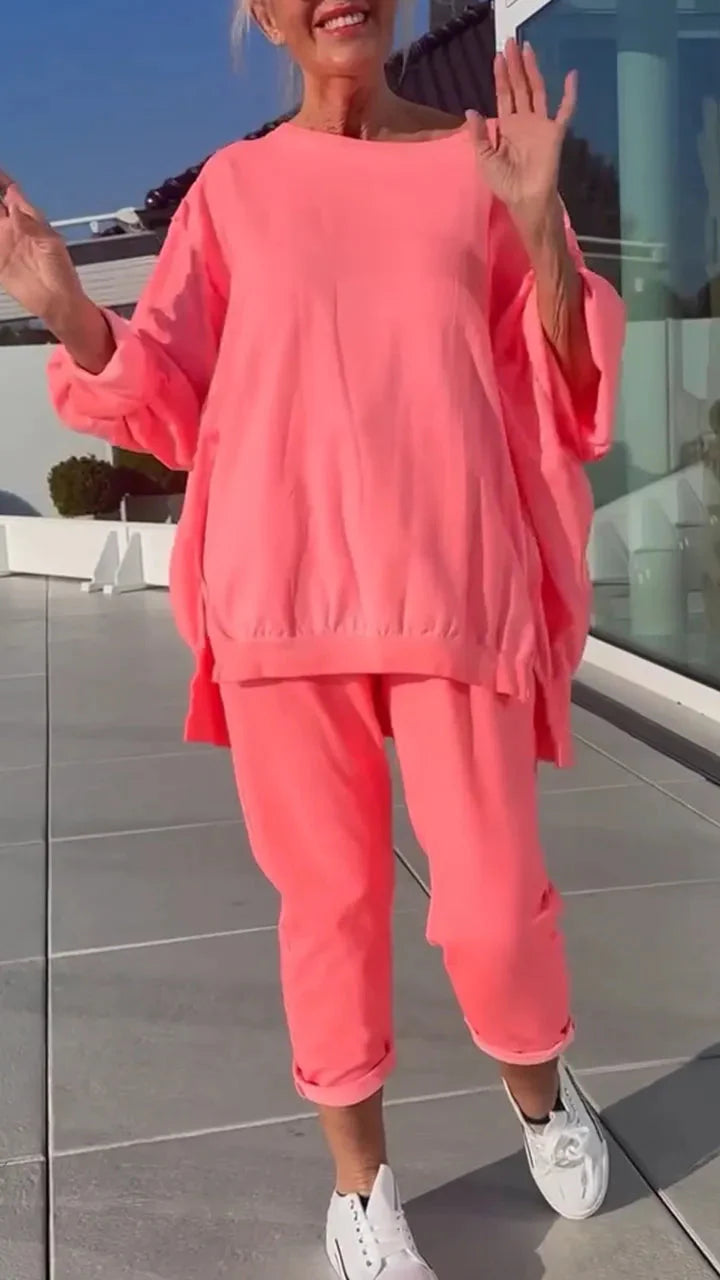 Haleigh | Rundhalsausschnitt mit Schlitz. Fluoreszierender Freizeitanzug für Damen