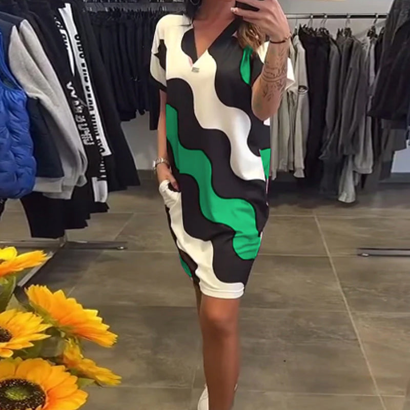 Stone | Damenkleid mit V-Ausschnitt und kurzen Ärmeln