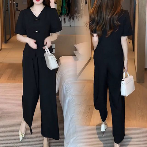 Delia | Kurzärmeliges Oberteil mit V-Ausschnitt und passende Hose